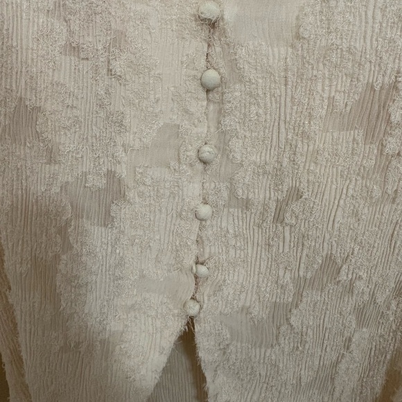 NWT Commence Cream Textured Floral Button-Down Flare Sleeve Top - Picture 2 of 8